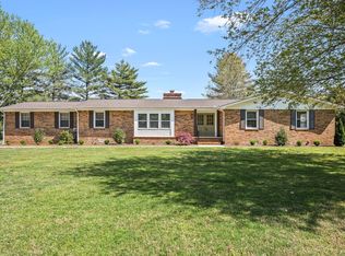 906 Country Club Dr, Tullahoma, TN 37388