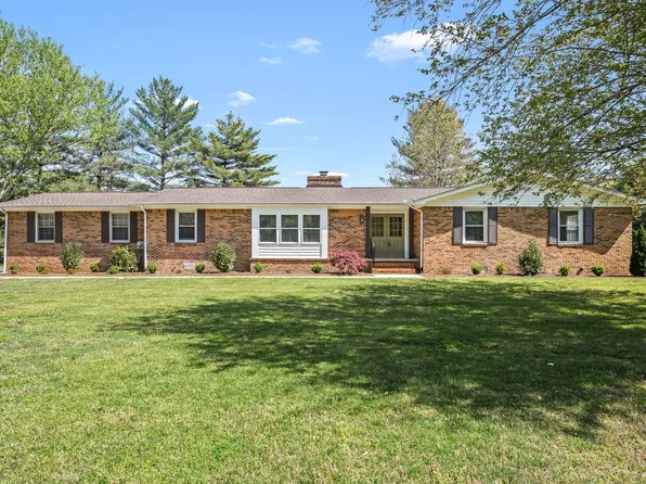 906 Country Club Dr, Tullahoma, TN 37388