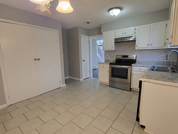 3rd image of 2244 Hometown Dr