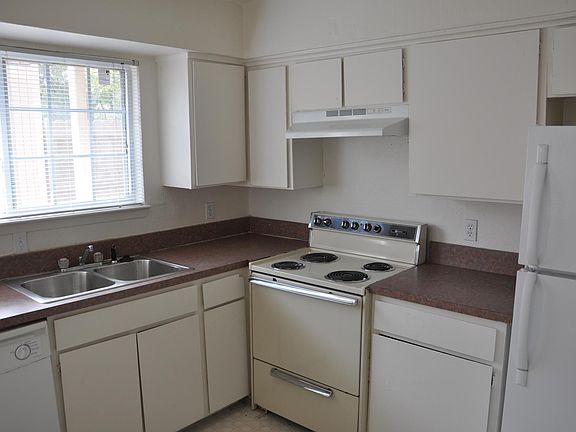 2nd image of 512 Alegre Vista Dr