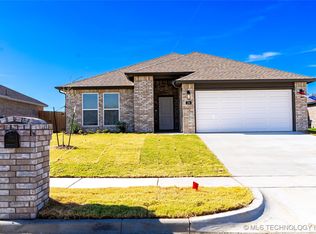 216 S 25th St, Collinsville, OK 74021