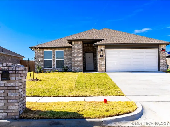216 S 25th St, Collinsville, OK 74021