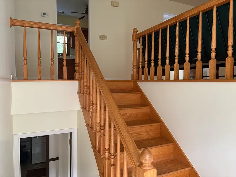 412 Canterbury Dr — Photo 2