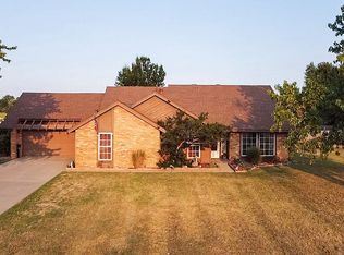 943 S City View Rd, Ponca City, OK 74604