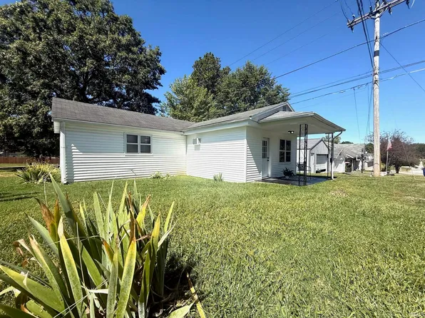 201 W Main St, Mitchell, IN 47446