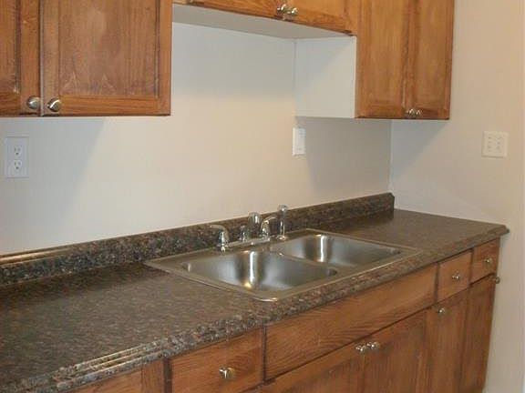 3rd image of 609 Orange Ave