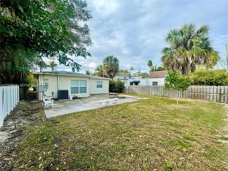 1322 SE 1st Ave — Photo 30