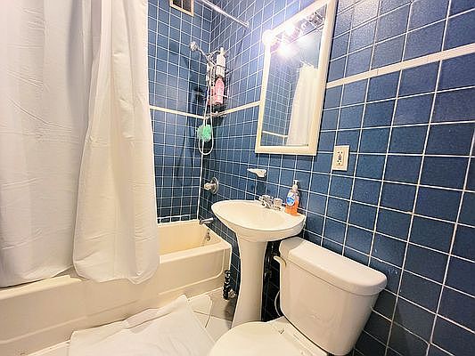 5th image of 146 E 35th St #X