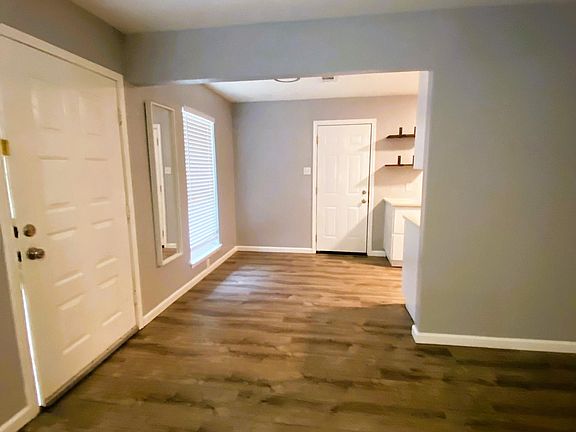 3rd image of 1123 Saturn St