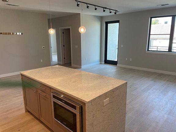 3rd image of 788 N Adams St #301