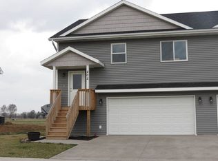 202 Sierra Park Dr, Hills, IA 52235