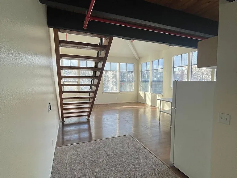 Everett Station Lofts — Photo 23