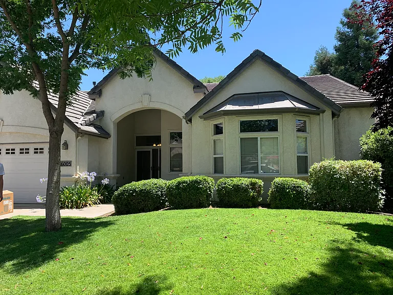 W Evergreen Ave — Photo 1