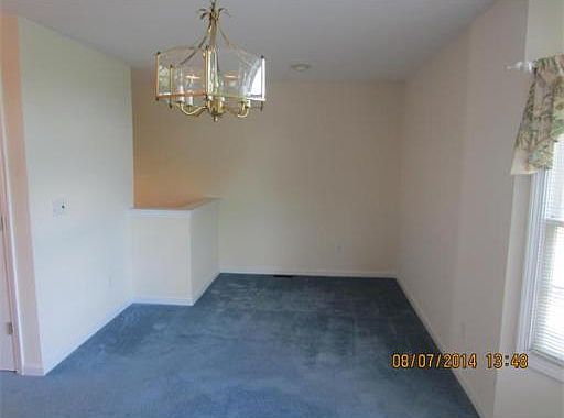 5th image of 8 Sunnyside Dr