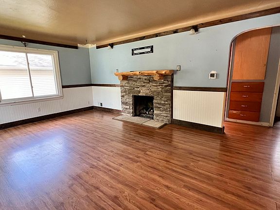 2nd image of 706 Parkway Dr NE