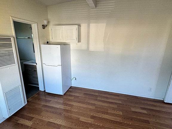 4th image of 3791 Redwood Ave #14