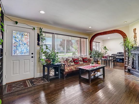 2nd image of 1319 Glendale St