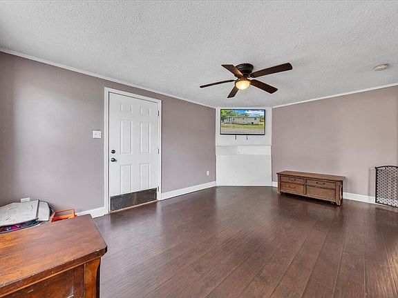 4th image of 1383 Colonial Rd