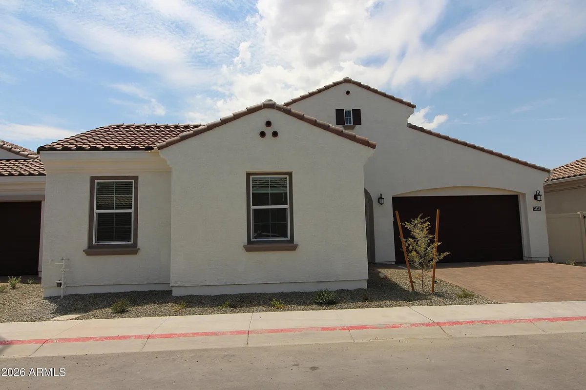 Building Photo - 3831 E Rainbow Dr