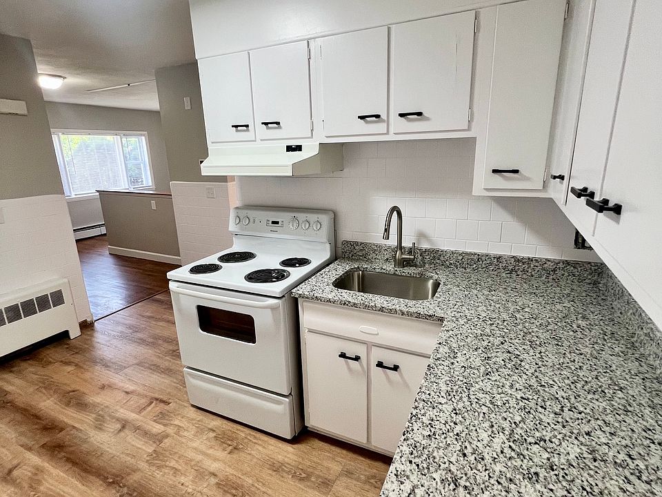 1st image of 398 Newton St APT 1