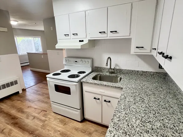 398 Newton St APT 1, Waltham, MA 02453