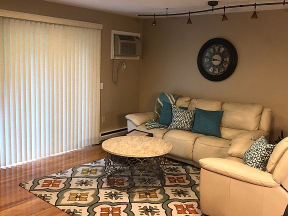 5th image of 162 Highwood Dr