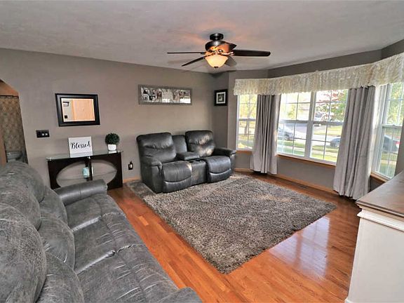 4th image of 8290 Macintosh Ln