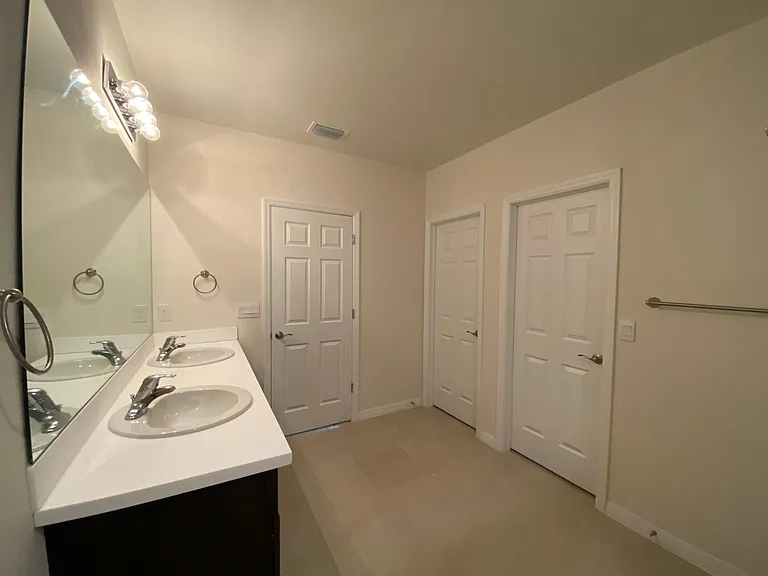 636 SW 19th Ave — Photo 18