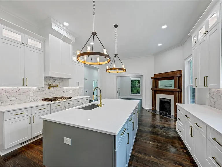 212 S Broad St SW — Photo 32