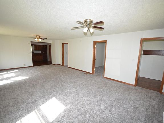3rd image of 400 W 1st St