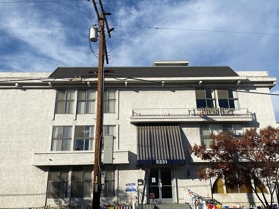 1st image of 5231 Zelzah Ave #16