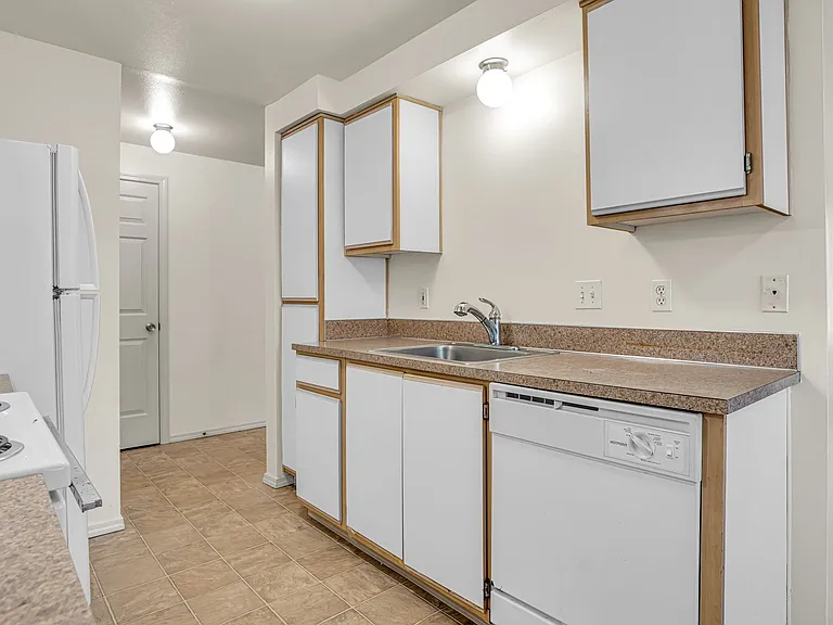 #271 CHELSEA COURT APTS — Photo 43