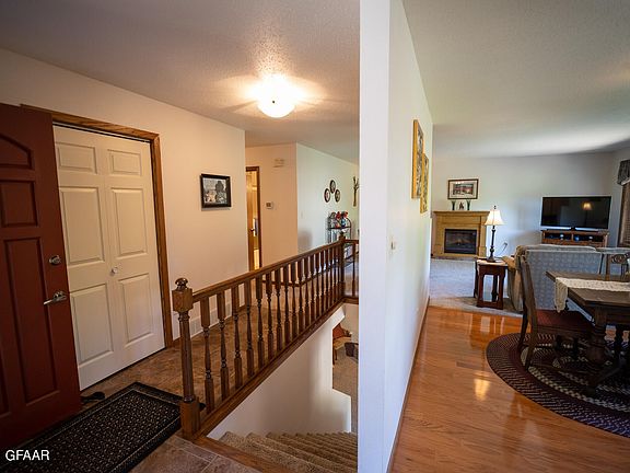 3rd image of 208 Leeward Hills Ln