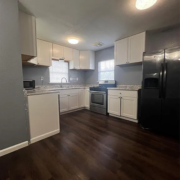 210 Kean St — Photo 9