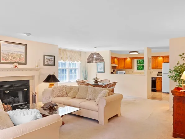 23 Whittier Meadows Dr Unit 23, Amesbury, MA 01913