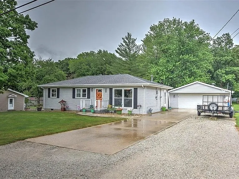 3226 Eileen St — Photo 1