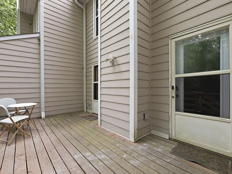 101 Thomas Ln #B1 — Photo 28