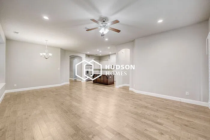 3 bed, 2.0 bath, 1990 sqft, $2,899 — Photo 3