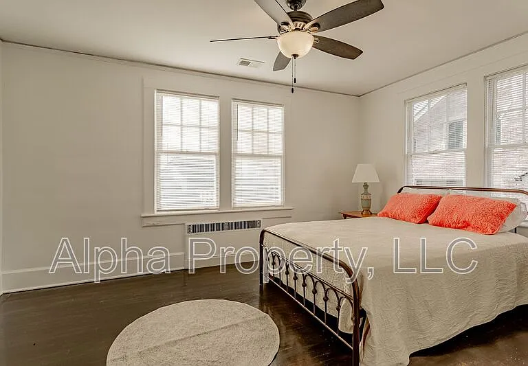 710 Augusta St — Photo 13