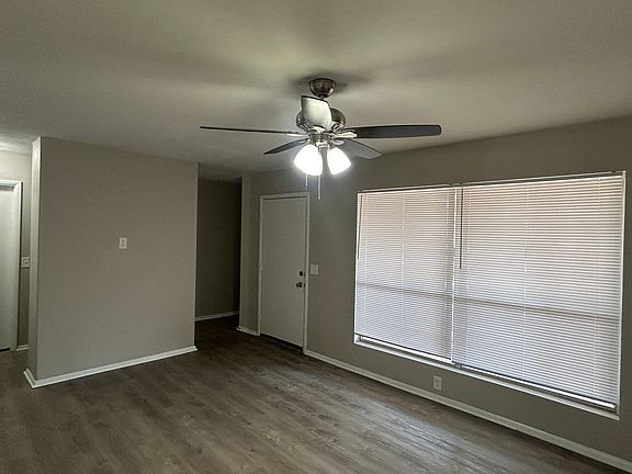 4th image of 209 W Newburg Ave