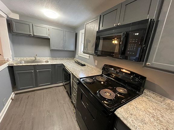 3rd image of 5701 Forest Ave