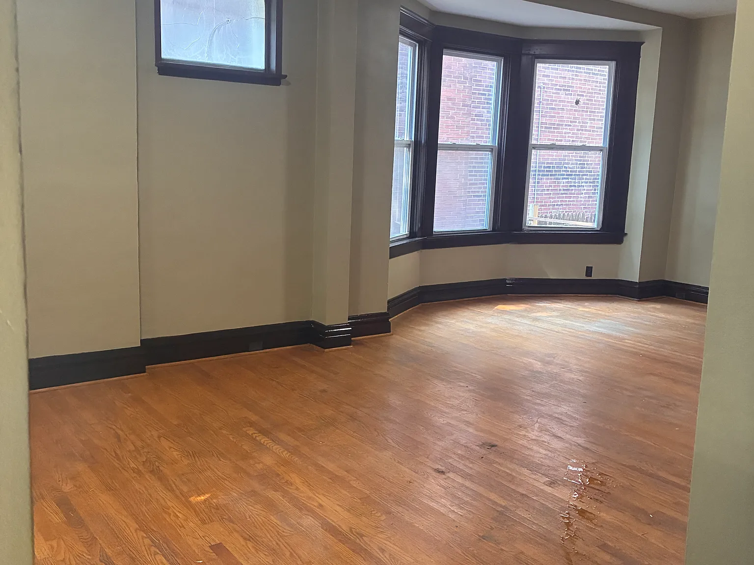 2 bed, 1250 sqft, $1,300 — Photo 3