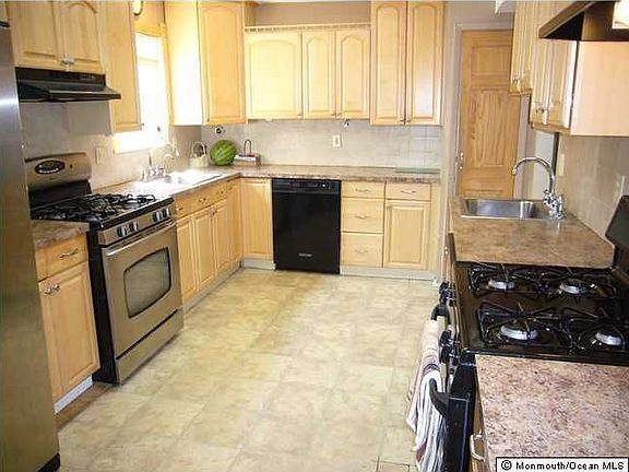 3rd image of 37 Lake Dr