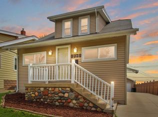 2062 S 91st St, West Allis, WI 53227