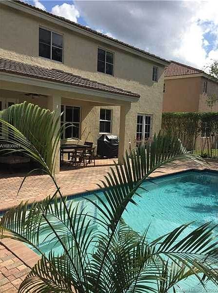 1st image of 1047 Nandina Dr