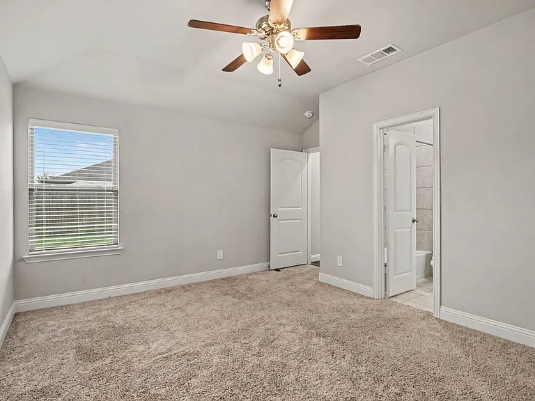 1425 Waverley Dr — Photo 13