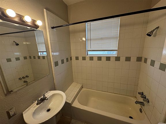 5th image of 4510 La Branch St APT 4