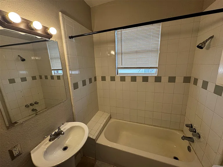 4510 La Branch St #4 — Photo 5