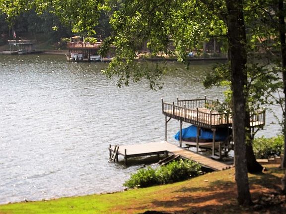 3rd image of 135 Sharon Ln