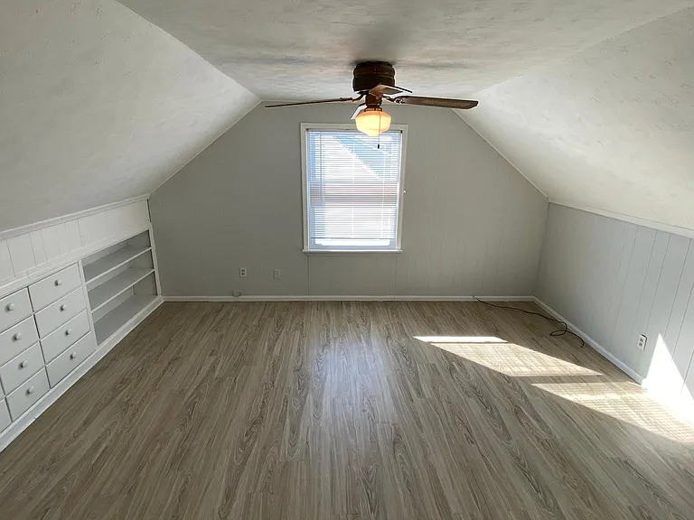 27050 Drakefield Ave — Photo 17